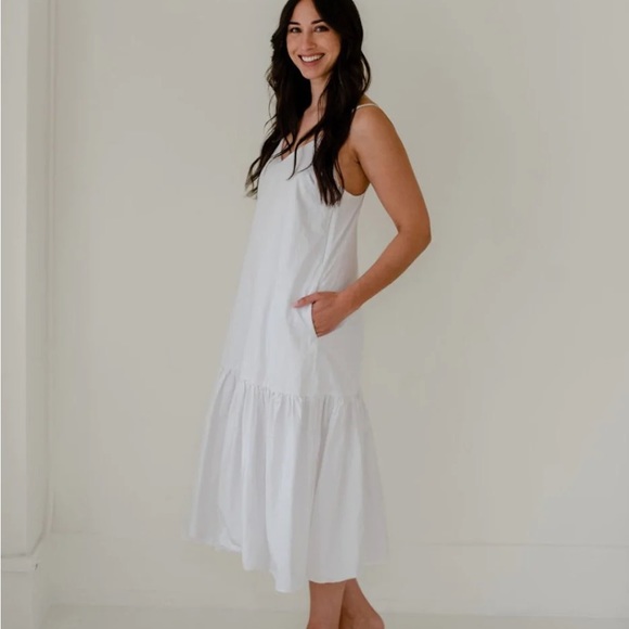 One Wednesday “The Everywhere Dress” - Picture 2 of 2